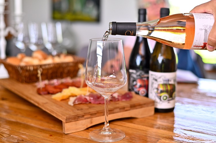 Preuzeto sa: https://www.mojnovisad.com/vesti/vinski-putevi-fruske-gore-foto-id42597.html